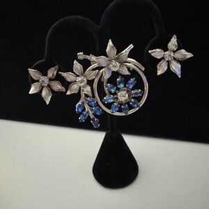 Bugbee & Niles Blue Floral Rhinestone Brooch/Pendant and Screw-Back Earrings